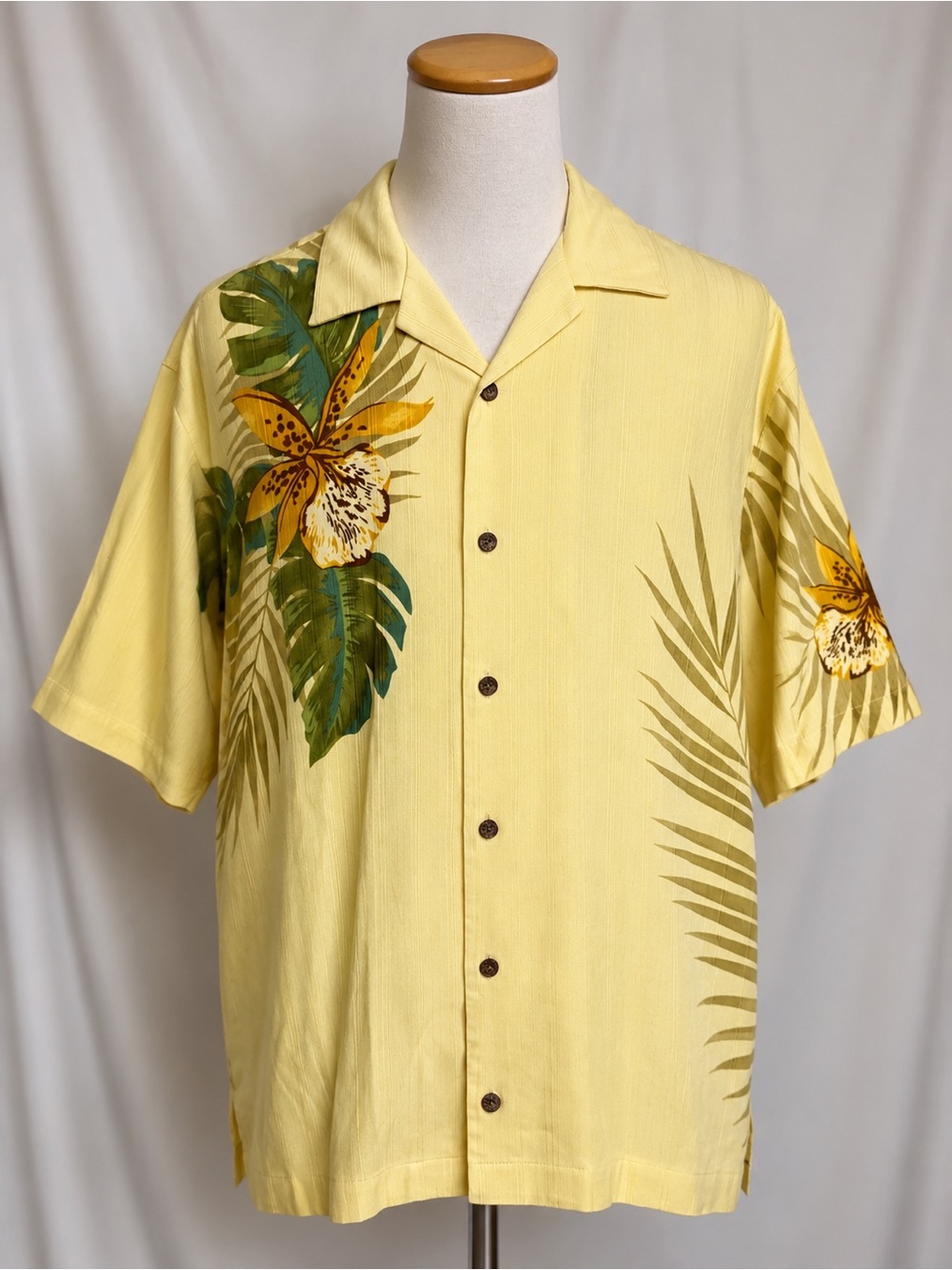 Tommy Bahama Men’s M 100% Silk Hawaiian Shirt Yellow Tropical Orchid Camp